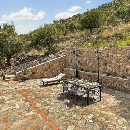 Дом отдыха Stunning In Mantineia Messinia Kitriai